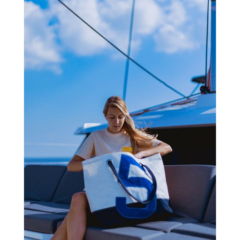 Damen Reisetasche "Carla" by 727 Sailbags / Segeltuch weiß / Boden navy / Motiv 5 blau