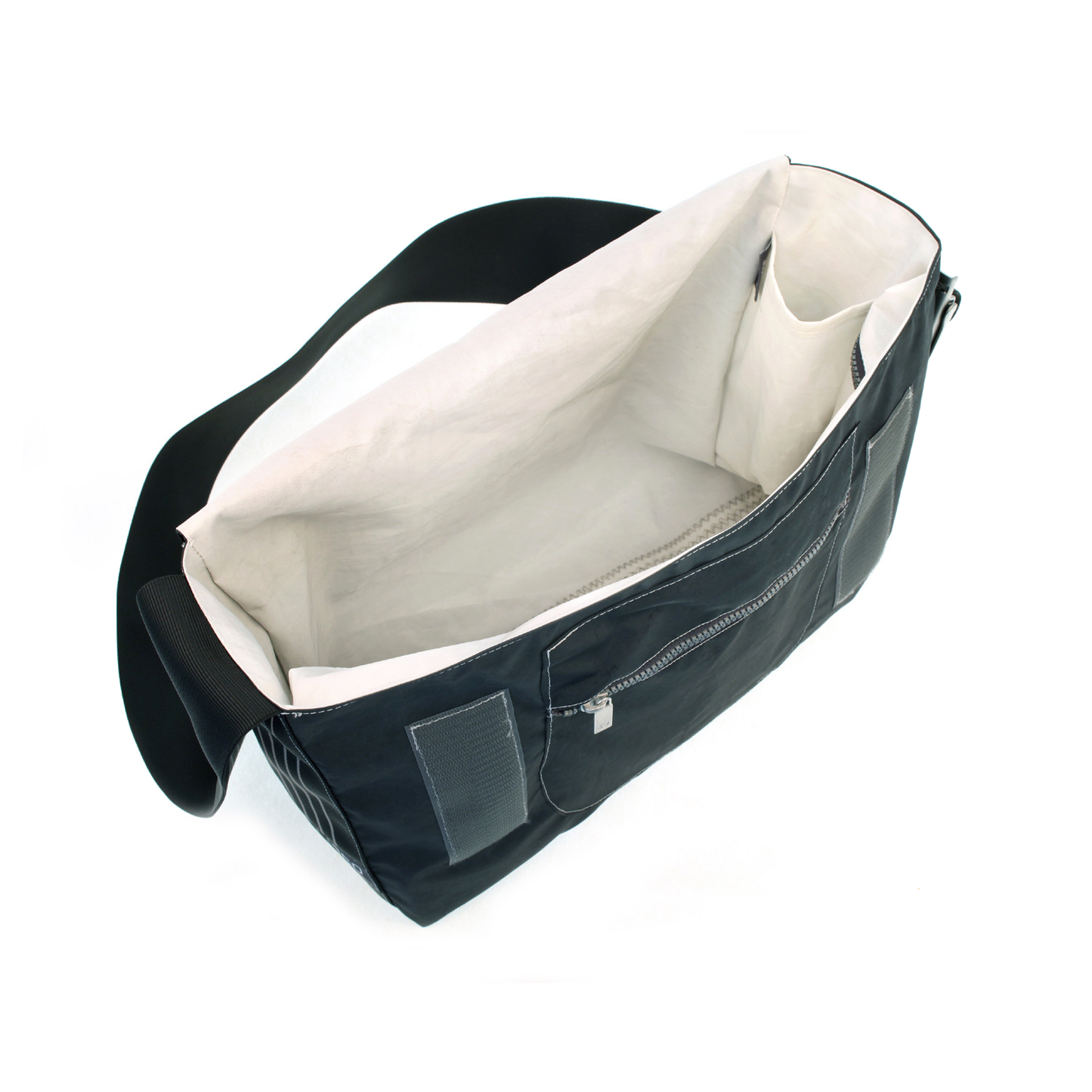 Umhängetasche CANVASCO "Urban" / Segeltuch schwarz / Gurt schwarz-weiß / Motiv 3 rot