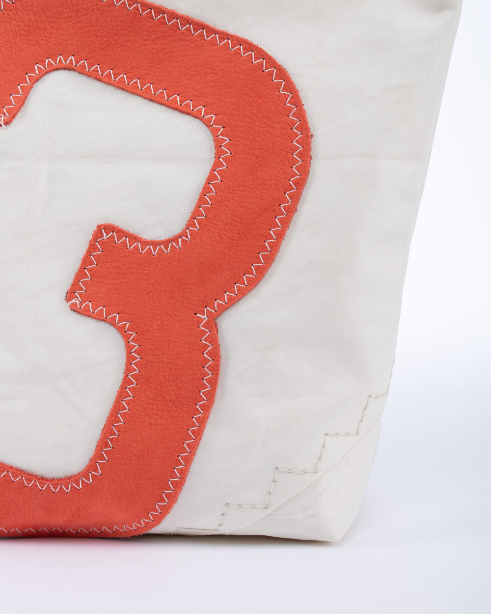 Kosmetiktasche "Die Midinette" by 727 Sailbags / Segeltuch weiß / Motiv 3 rot