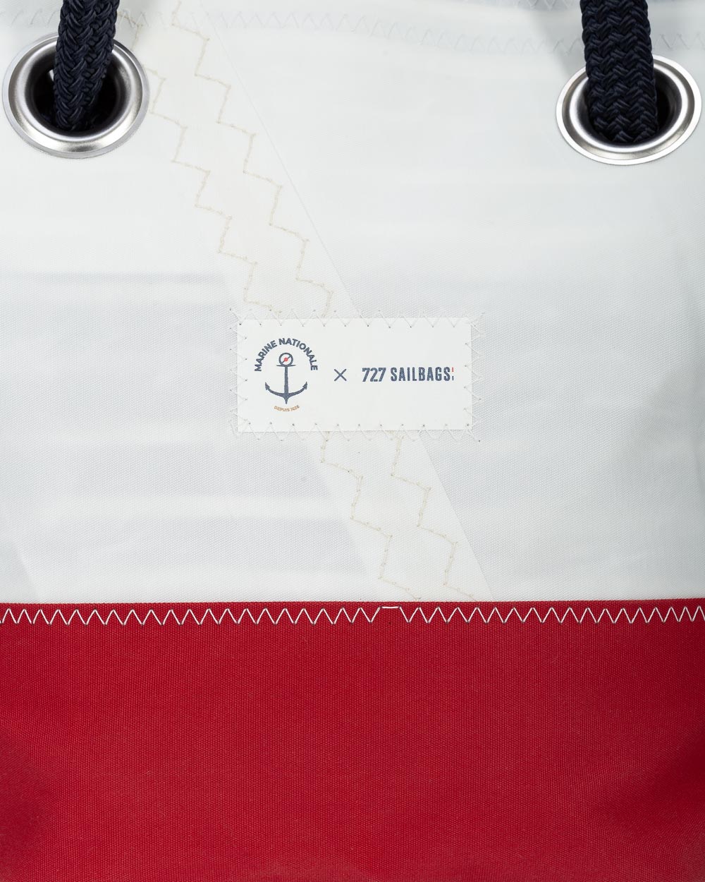 Damen Handtasche "Legende" by 727 Sailbags / Segeltuch weiß / Boden rot