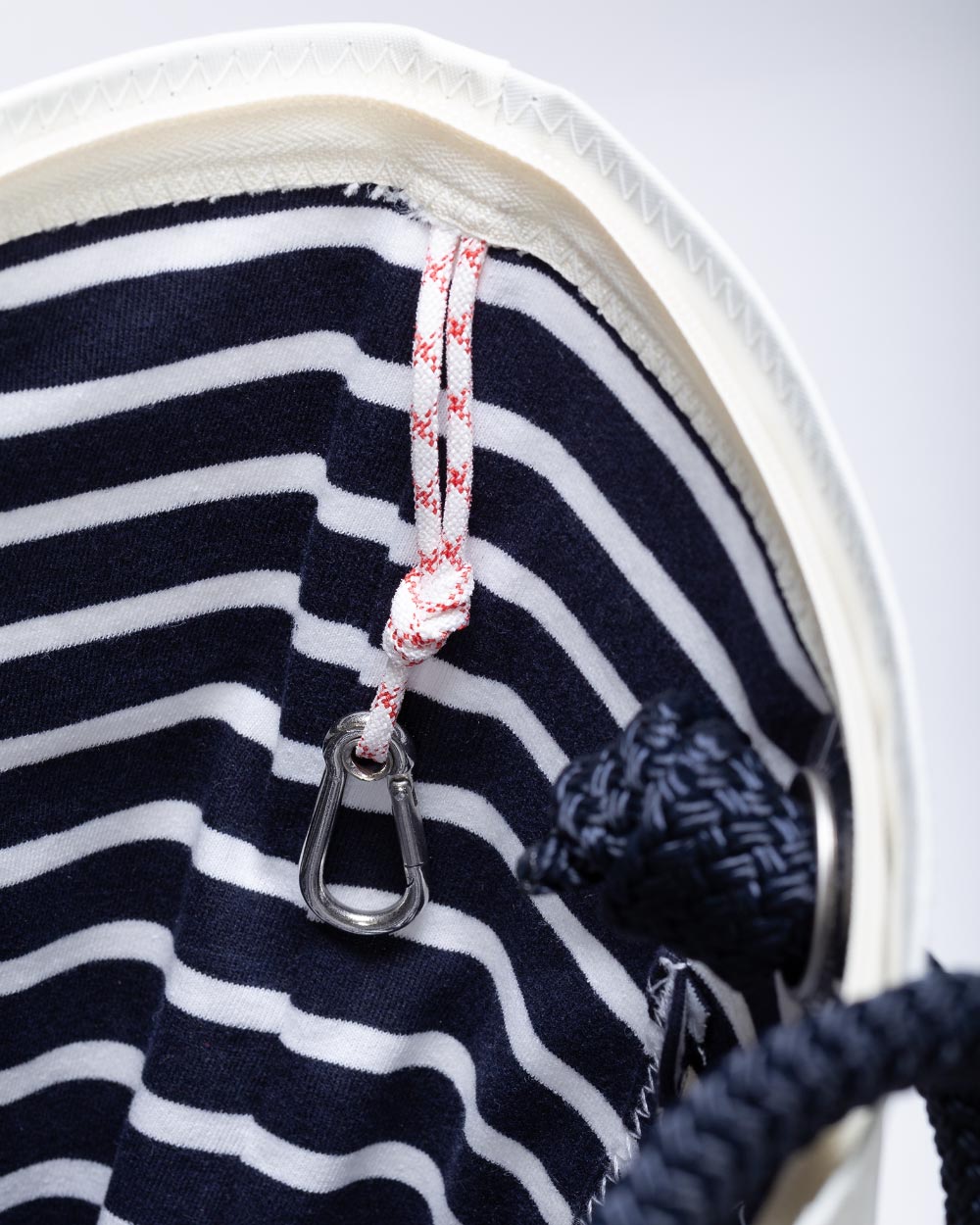 Damen Handtasche "Legende" by 727 Sailbags / Segeltuch weiß / Boden rot