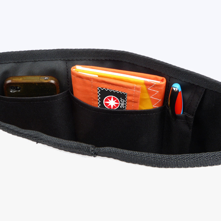 Umhängetasche 360 Grad "Barkasse Mini" / Segeltuch weiß grau / Motiv Zufallszahl orange