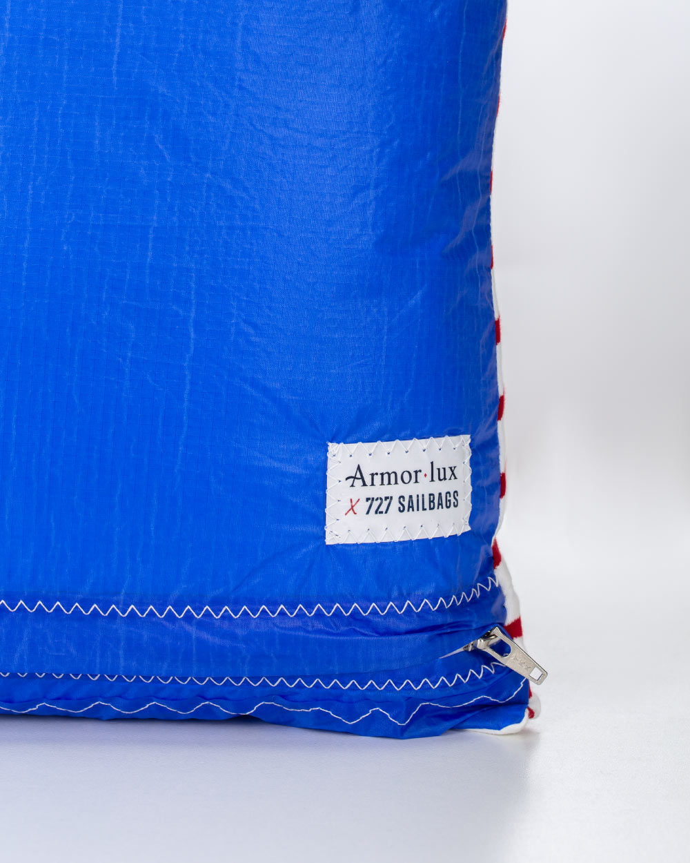 Sofakissen 40 x 40 cm by 727 Sailbags / Segeltuch weiß rot / Motiv 3 blau