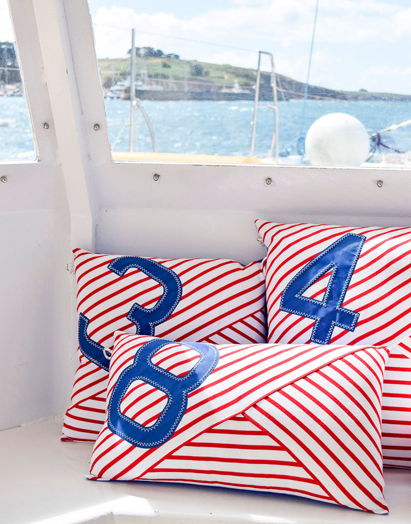Sofakissen 40 x 40 cm by 727 Sailbags / Segeltuch weiß rot / Motiv 3 blau