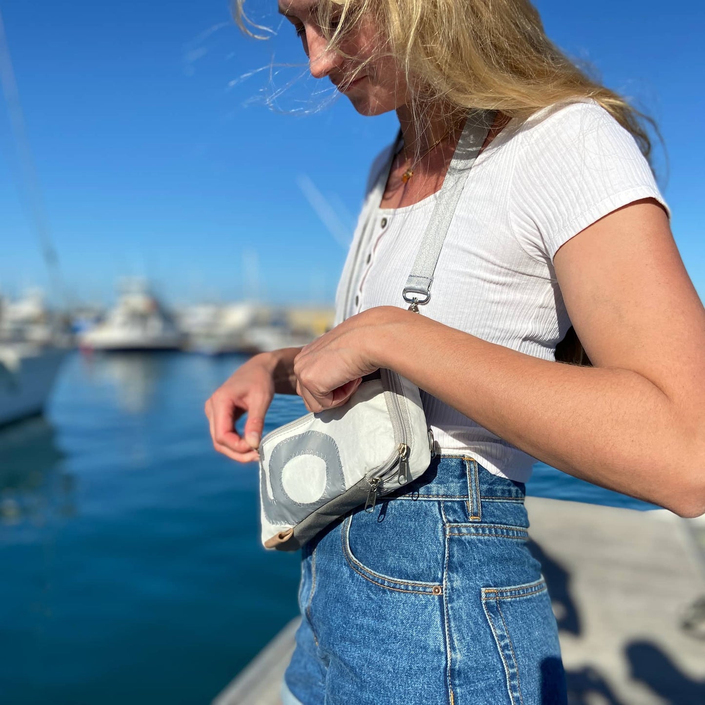 Handytasche 360 Grad "Nautik" / Segeltuch weiß dunkelgrau / Motiv Zufallszahl grau