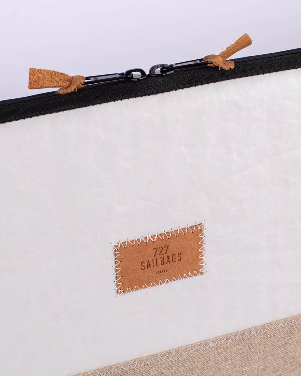 Laptophülle "MacBook 13 Zoll" by 727 Sailbags / Segeltuch weiß / Boden Leinen / Motiv 5 Leder
