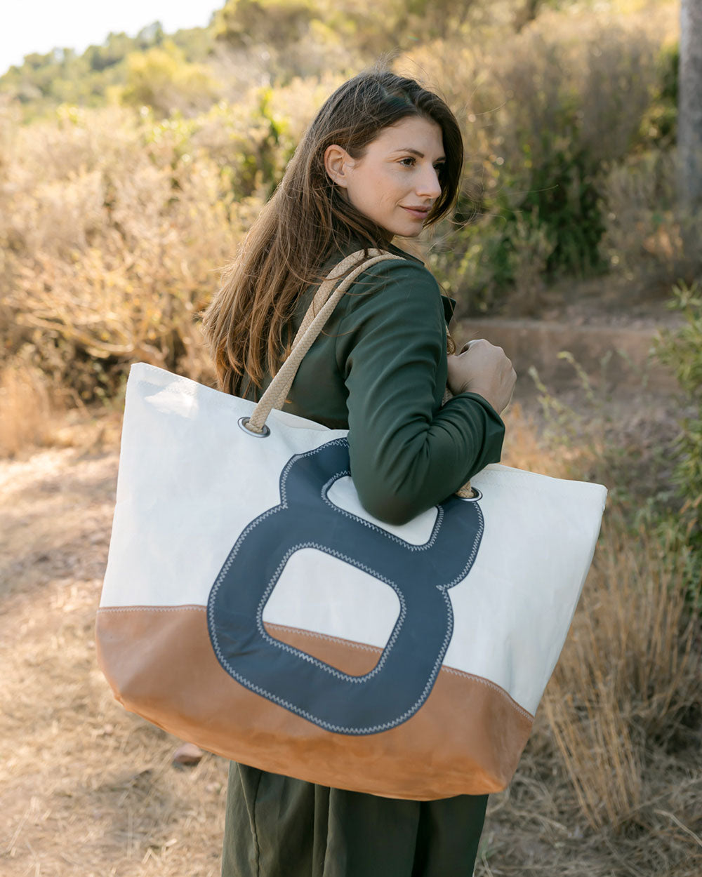 Damen Reisetasche "Carla" by 727 Sailbags / Segeltuch weiß / Boden Leder / Motiv 8 schwarz