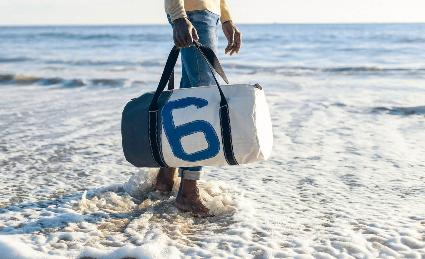 Reisetasche "Onshore" by 727 Sailbags / Segeltuch weiß grau / Motiv 6 blau