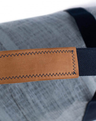 Reisetasche "Polochon" by 727 Sailbags / Segeltuch grau / Boden navy