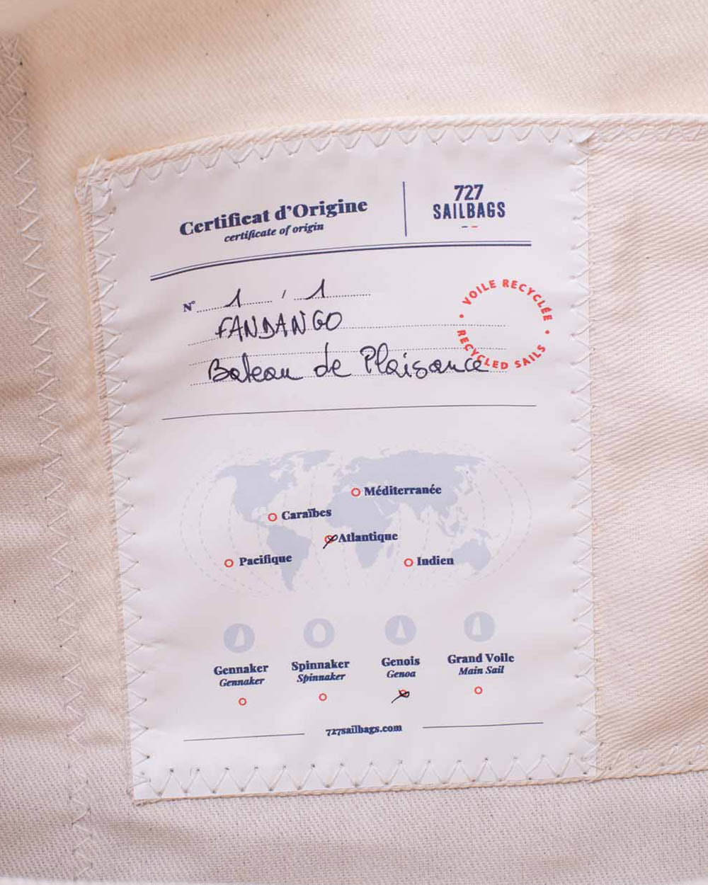 Reisetasche "Polochon" by 727 Sailbags / Segeltuch weiß / Boden navy / Motiv 5 rot