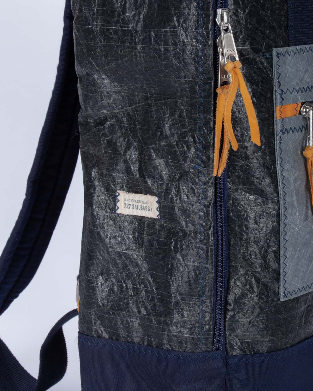 Rucksack "Wally" by 727 Sailbags / Segeltuch schwarz grau / Boden navy