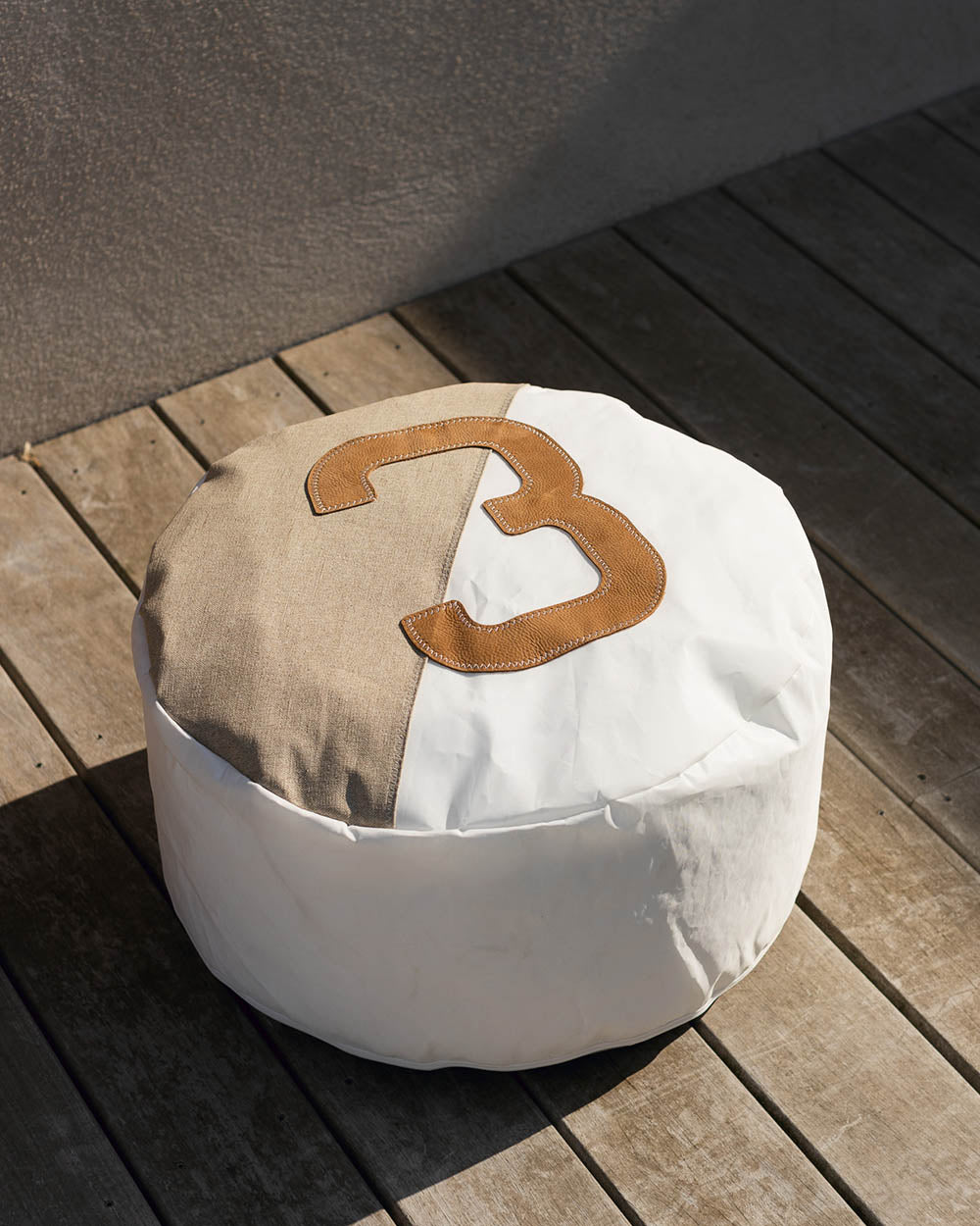 Sitzsack Sitzkissen "Solo" by 727 Sailbags / Segeltuch weiß / Leinen / Motiv 3 Leder