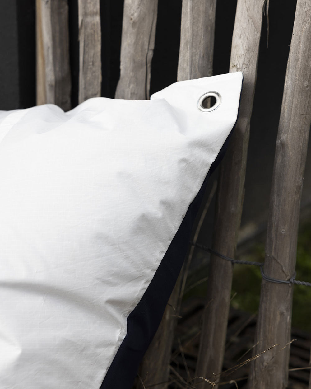 Sitzsack Sitzkissen "Maxi" by 727 Sailbags / Segeltuch weiß / Boden navy / Motiv 352 blau