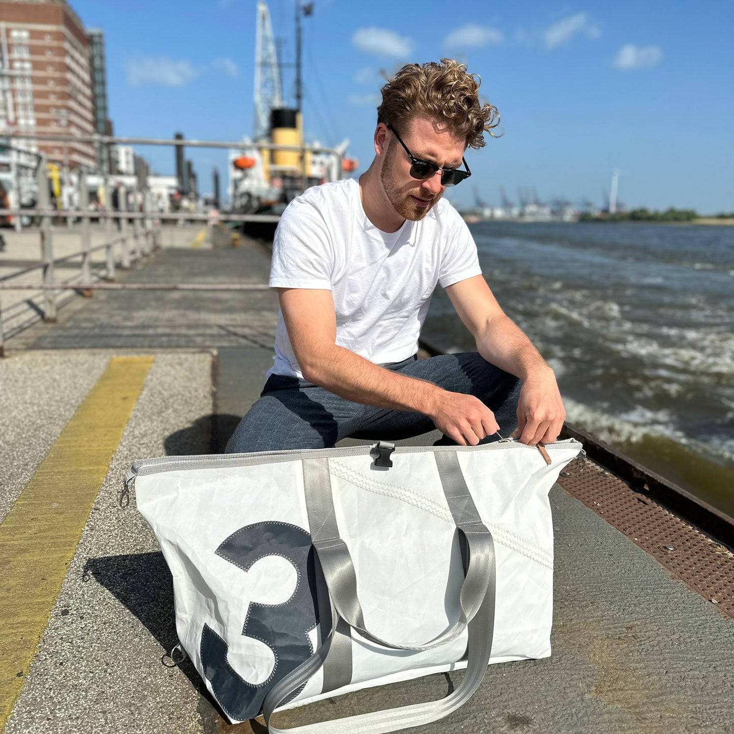 Reisetasche 360 Grad "Kutter XL" / Segeltuch weiß / Motiv Zufallszahl grau