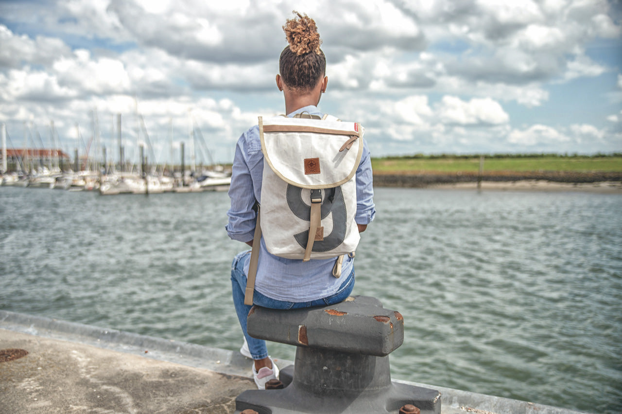 Rucksack 360 Grad "Landgang Mini" / Segeltuch weiß / Motiv Zufallszahl grau