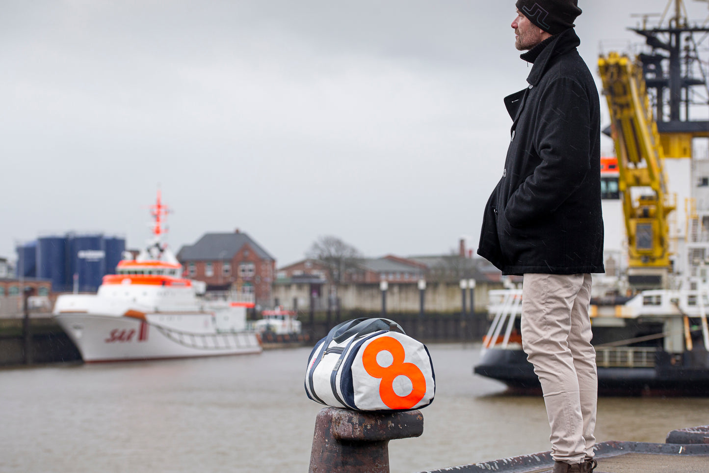 Reisetasche 360 Grad "Pirat" / Segeltuch blau weiß / Motiv Zufallszahl rot