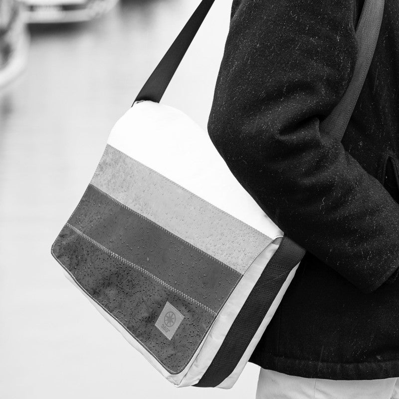 Laptoptasche,weiss,schwarz/grau, Zahl grau, Gurt grau