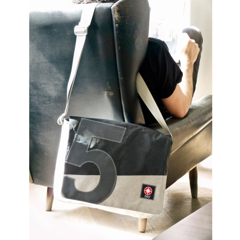 Laptoptasche,weiss,schwarz/grau, Zahl grau, Gurt grau