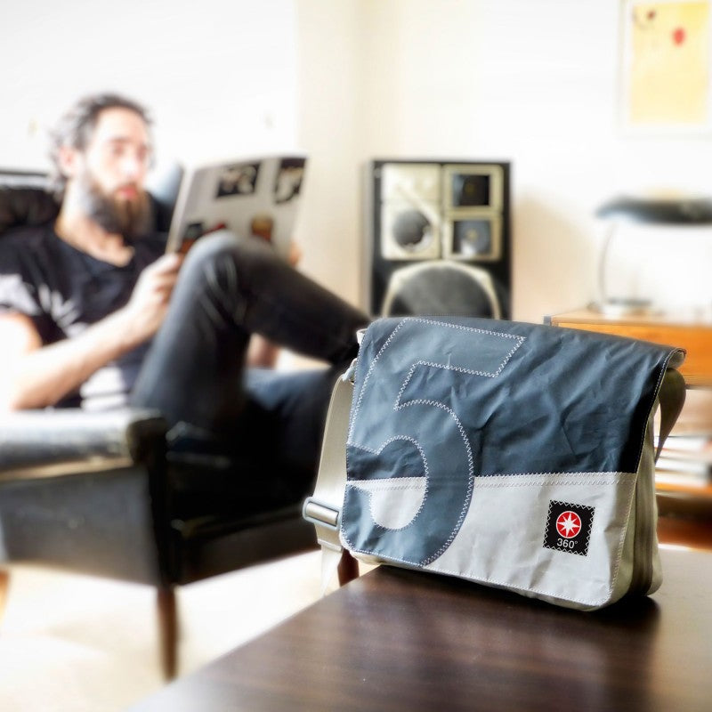 Laptoptasche,weiss,schwarz/grau, Zahl grau, Gurt grau