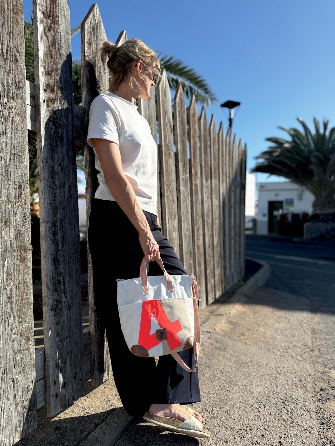 Handtasche 360 Grad "Deern Mini" / Segeltuch weiß beige / Motiv RESQ Zufallszahl orange