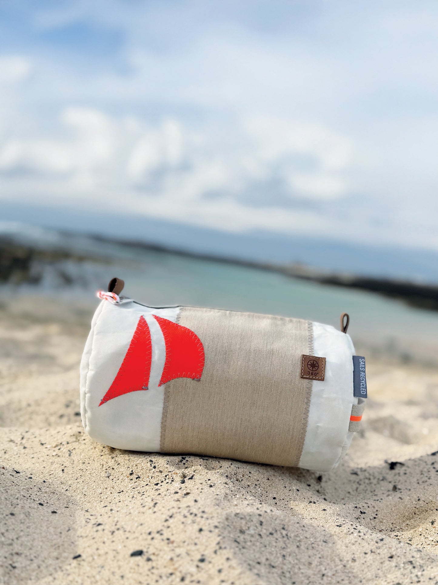 Kosmetikbeutel 360 Grad "Tonne" / Segeltuch weiß beige / Motiv RESQ orange
