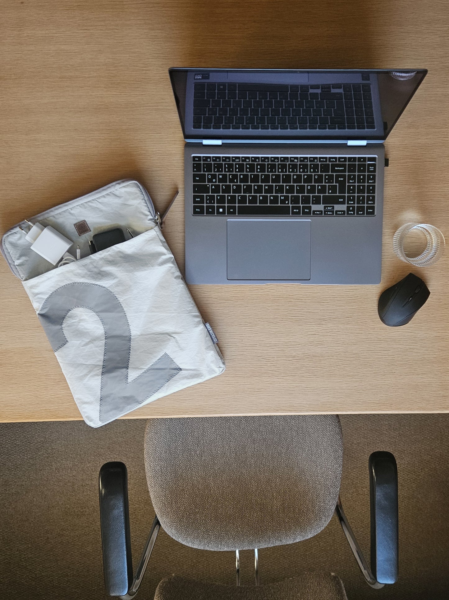 Laptopsleeve 16" 360 Grad "Hafen" / Segeltuch weiß / Motiv RESQ Zufallszahl orange