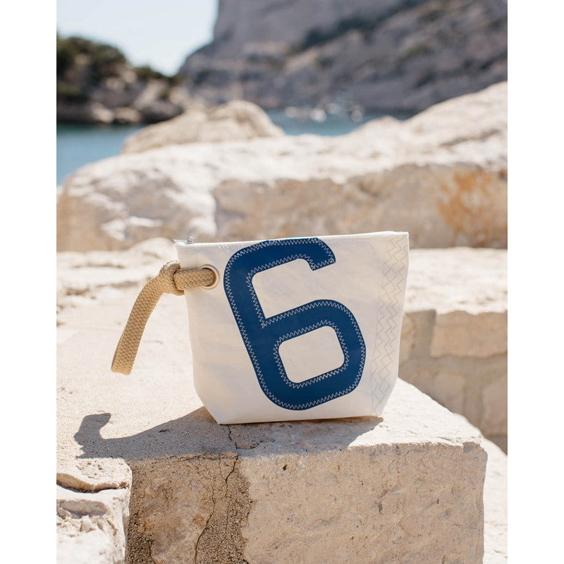 Kosmetiktasche "Die Midinette" by 727 Sailbags" / Segeltuch weiß / Motiv 6 blau