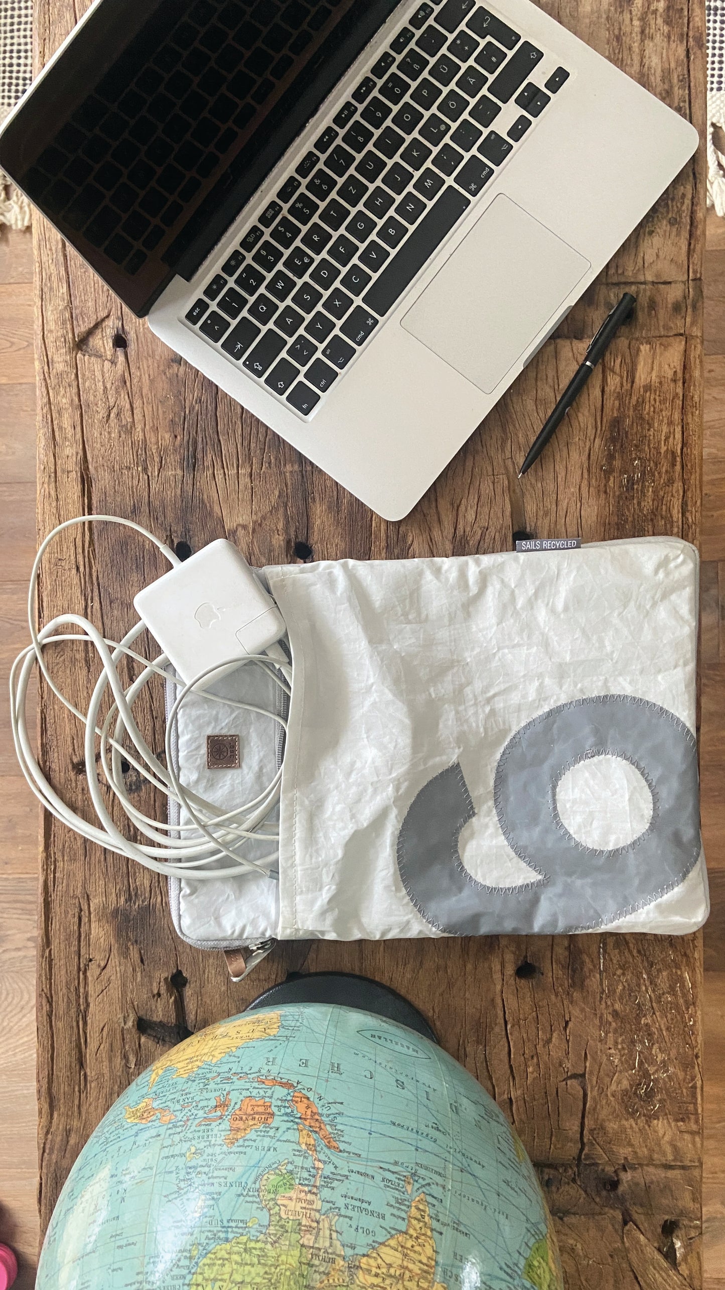 Laptopsleeve 14" 360 Grad "Hafen" / Segeltuch weiß / Motiv RESQ Zufallszahl orange