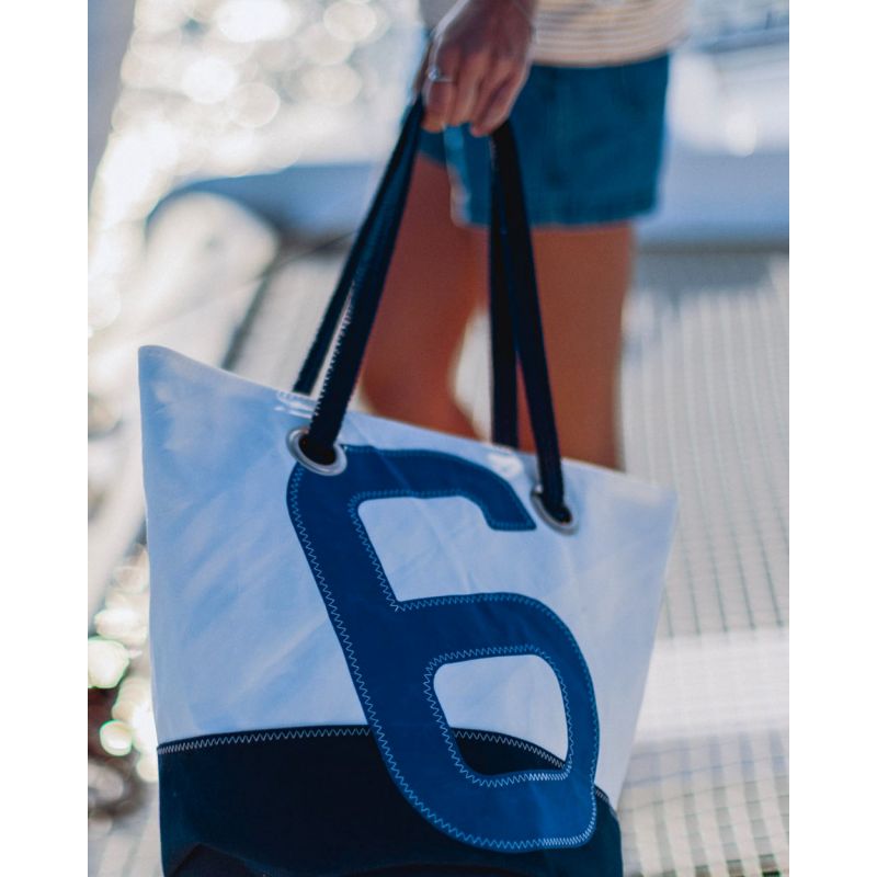 Damen Handtasche "Sandy" by 727 Sailbags / Segeltuch weiß / Boden navy / Motiv 6 blau