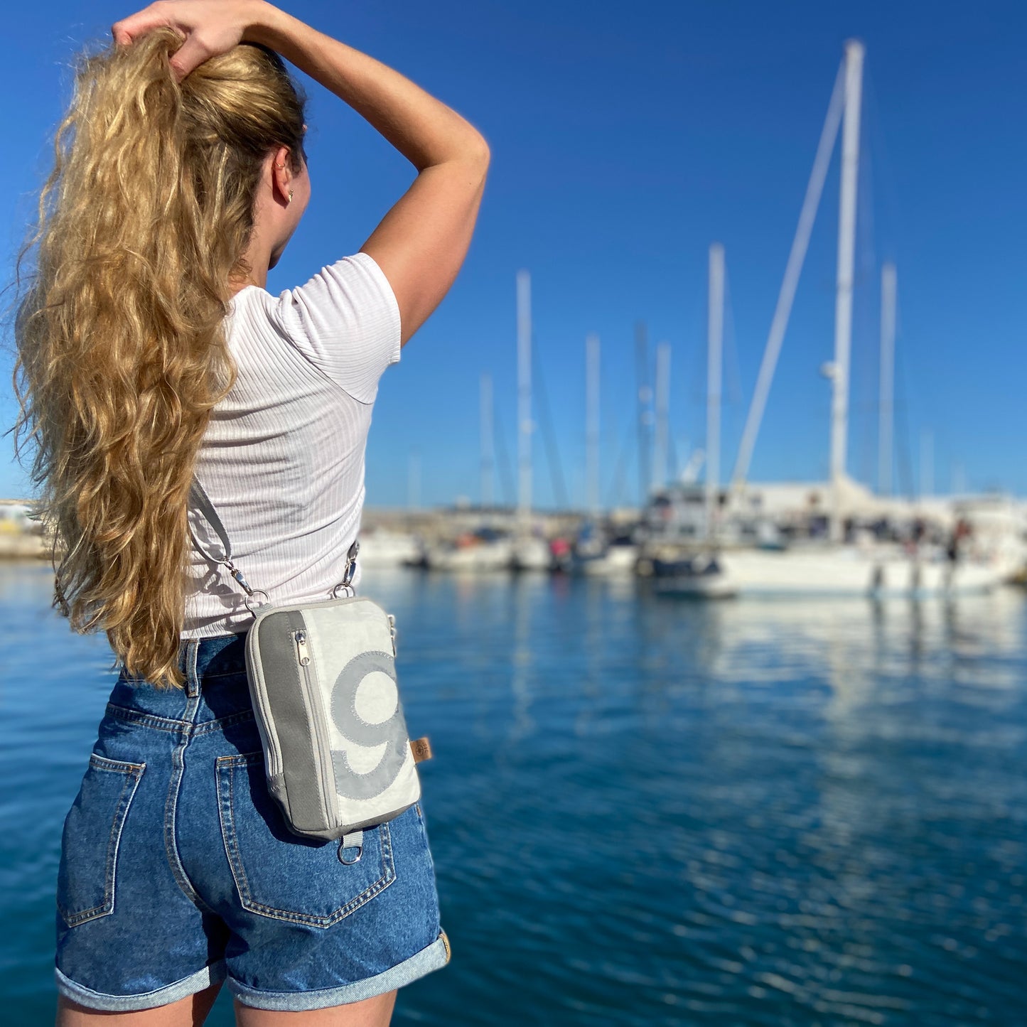 Handytasche 360 Grad "Nautik Lütt" / Segeltuch weiß grau / Motiv Zufallszahl grau
