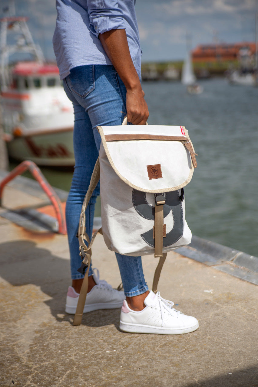 Rucksack 360 Grad "Landgang Mini" / Segeltuch weiß / Motiv Zufallszahl grau