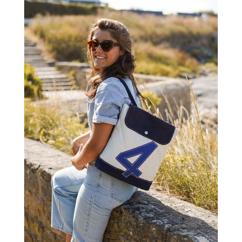 Rucksack "Odyssey" by 727 Sailbags / Segeltuch weiß navy / Motiv 4 blau