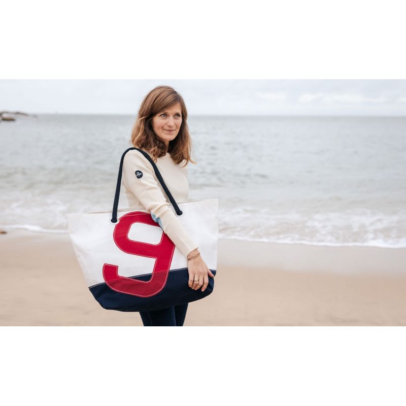 Damen Reisetasche "Carla" by 727 Sailbags / Segeltuch weiß / Boden navy / Motiv 9 rot
