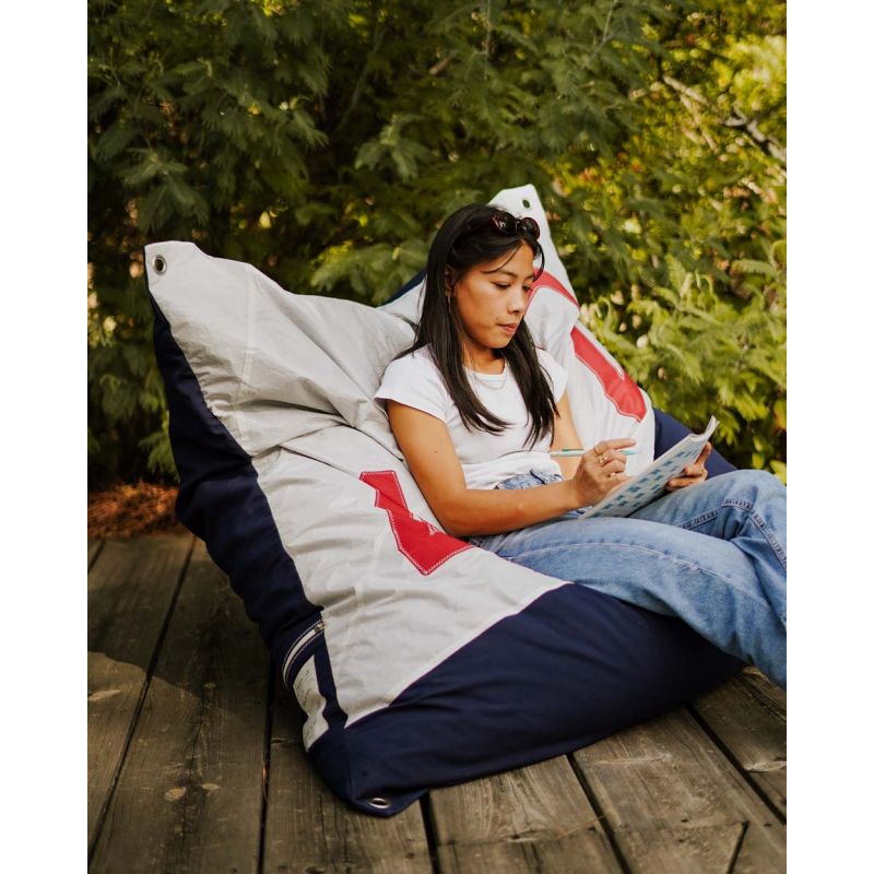 Sitzsack Sitzkissen "Maxi" by 727 Sailbags / Segeltuch weiß / Boden navy / Motiv 472 rot