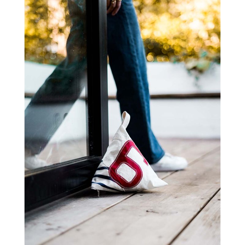 Türstopper "Berlingo" by 727 Sailbags / Segeltuch weiß blau / Motiv 6 rot
