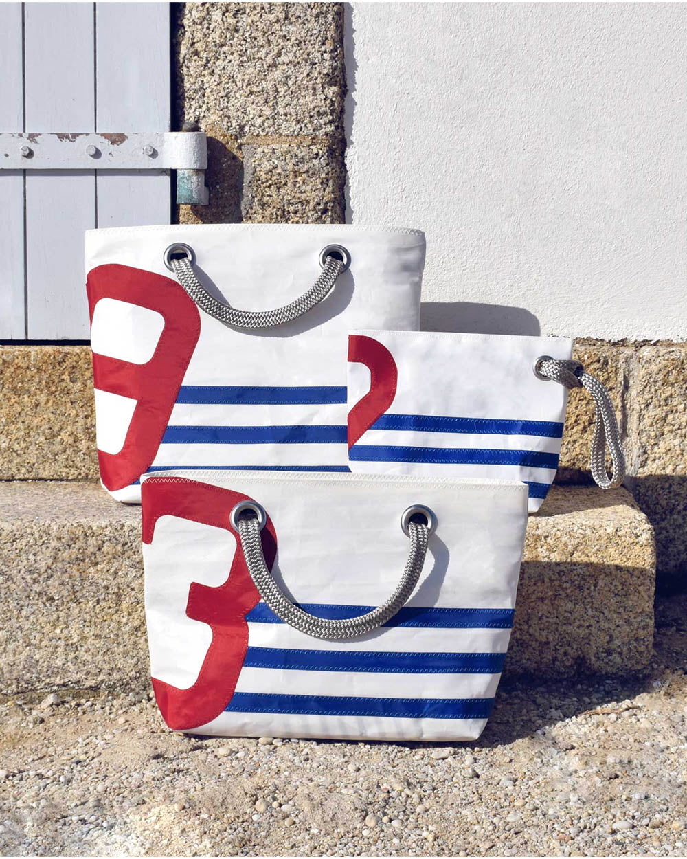 Damen Handtasche "Charlie" by 727 Sailbags / Segeltuch weiß blau / Motiv 3 rot