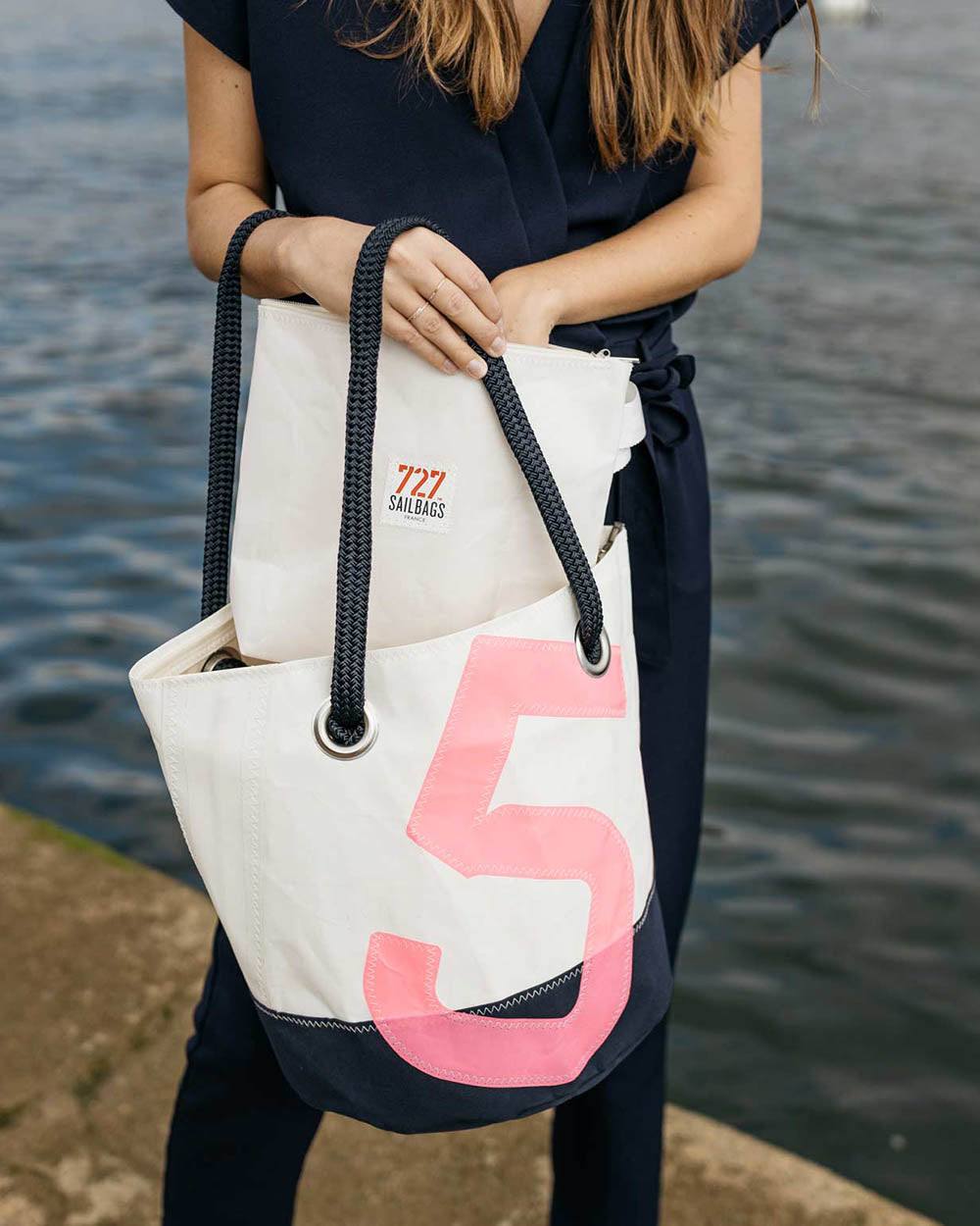 Damen Handtasche "Sandy" by 727 Sailbags / Segeltuch weiß / Boden navy / Motiv 5 pink