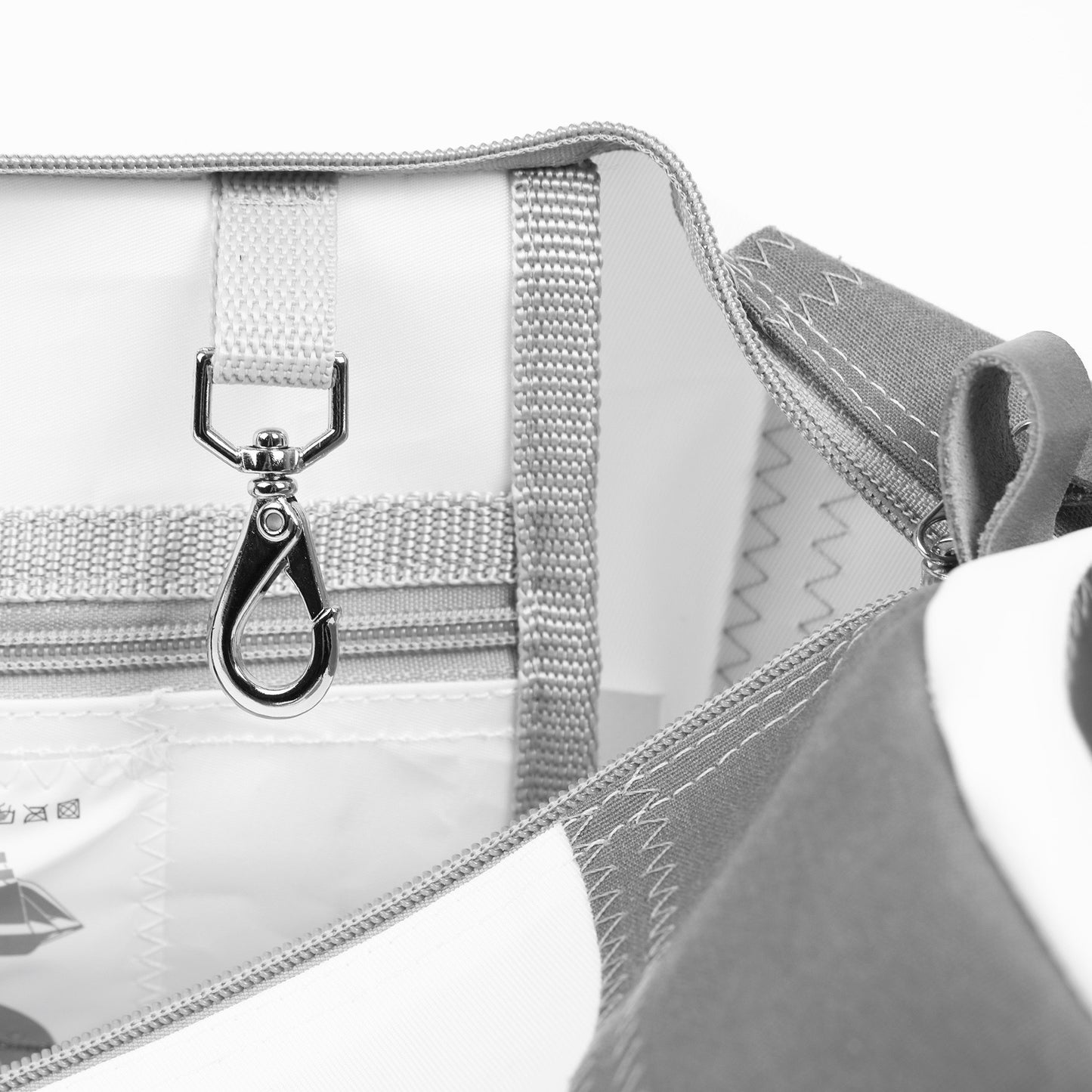 Reisetasche 360 Grad "Pirat" / Tasche weiß / Gurt grau / Zufallszahl grau