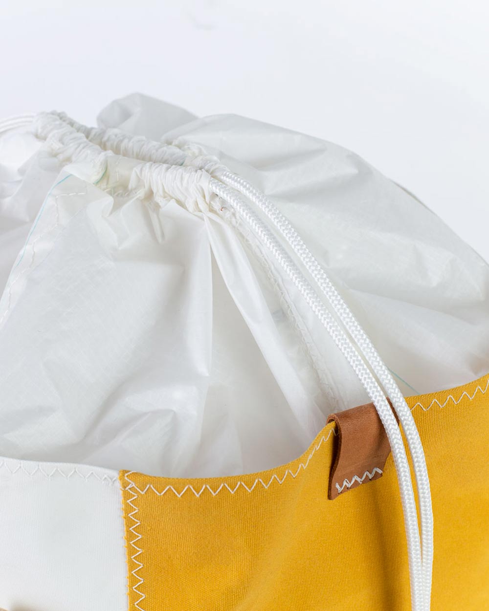 Damen Handtasche "Bucket Bag" by 727 Sailbags / Segeltuch weiß gelb / Boden grau