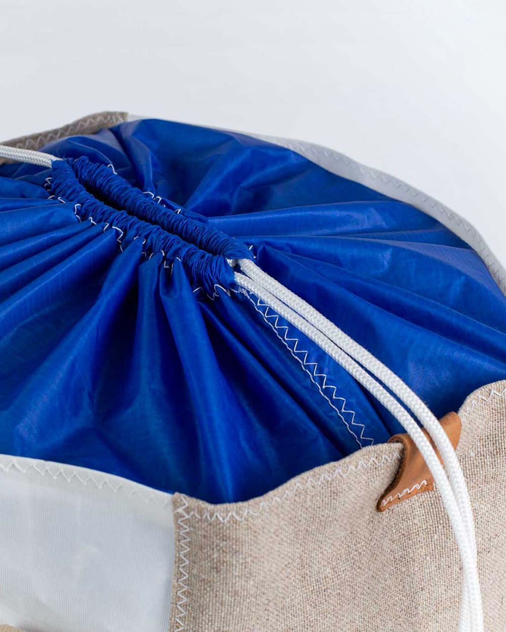 Damen Handtasche "Bucket Bag" by 727 Sailbags / Segeltuch weiß / Leinen / Boden leder